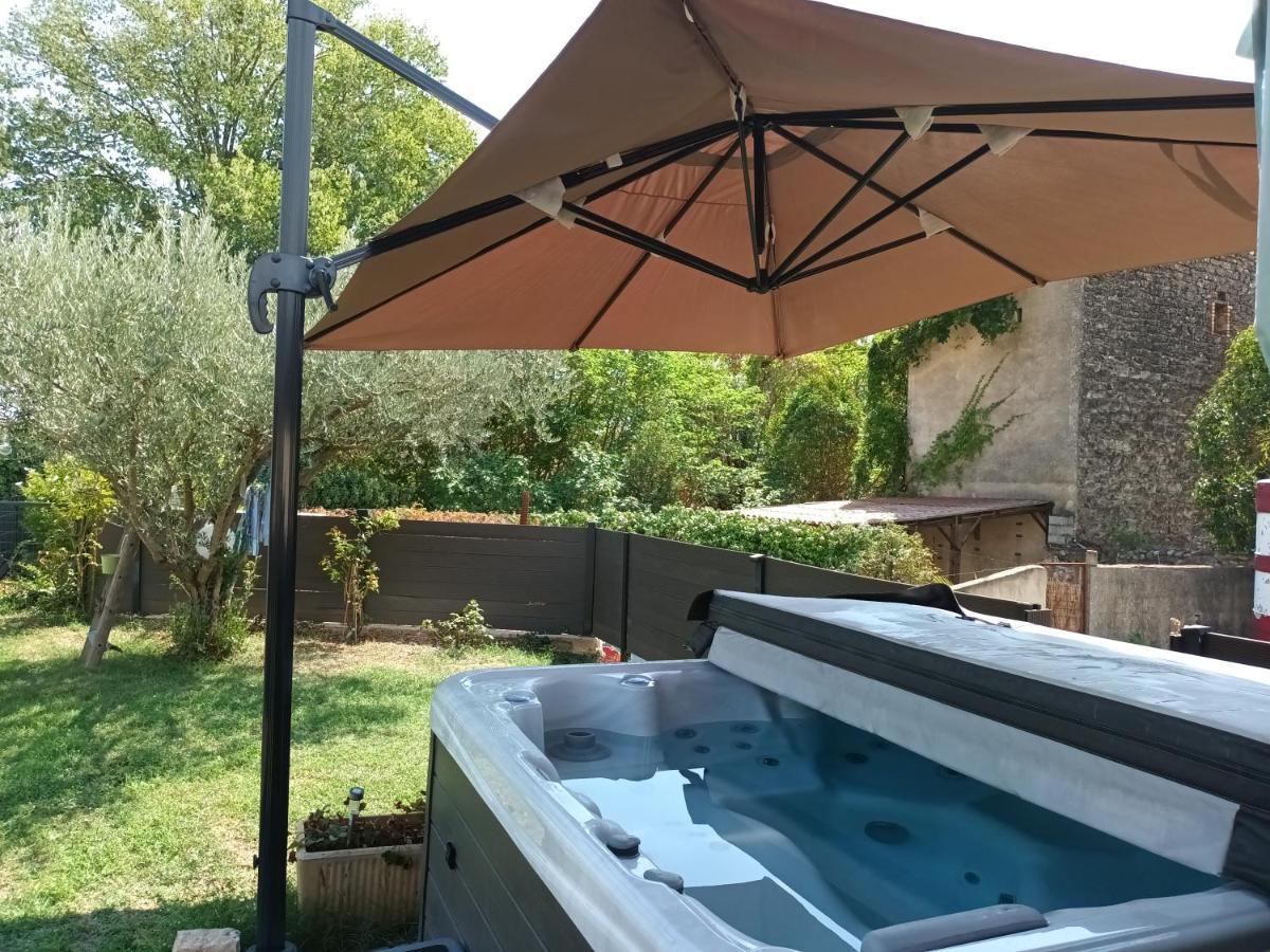 Chambres D'Hotes & Jacuzzi - A L'Ombre Des Amandiers Saint-Martin-dʼArdèche Bagian luar foto