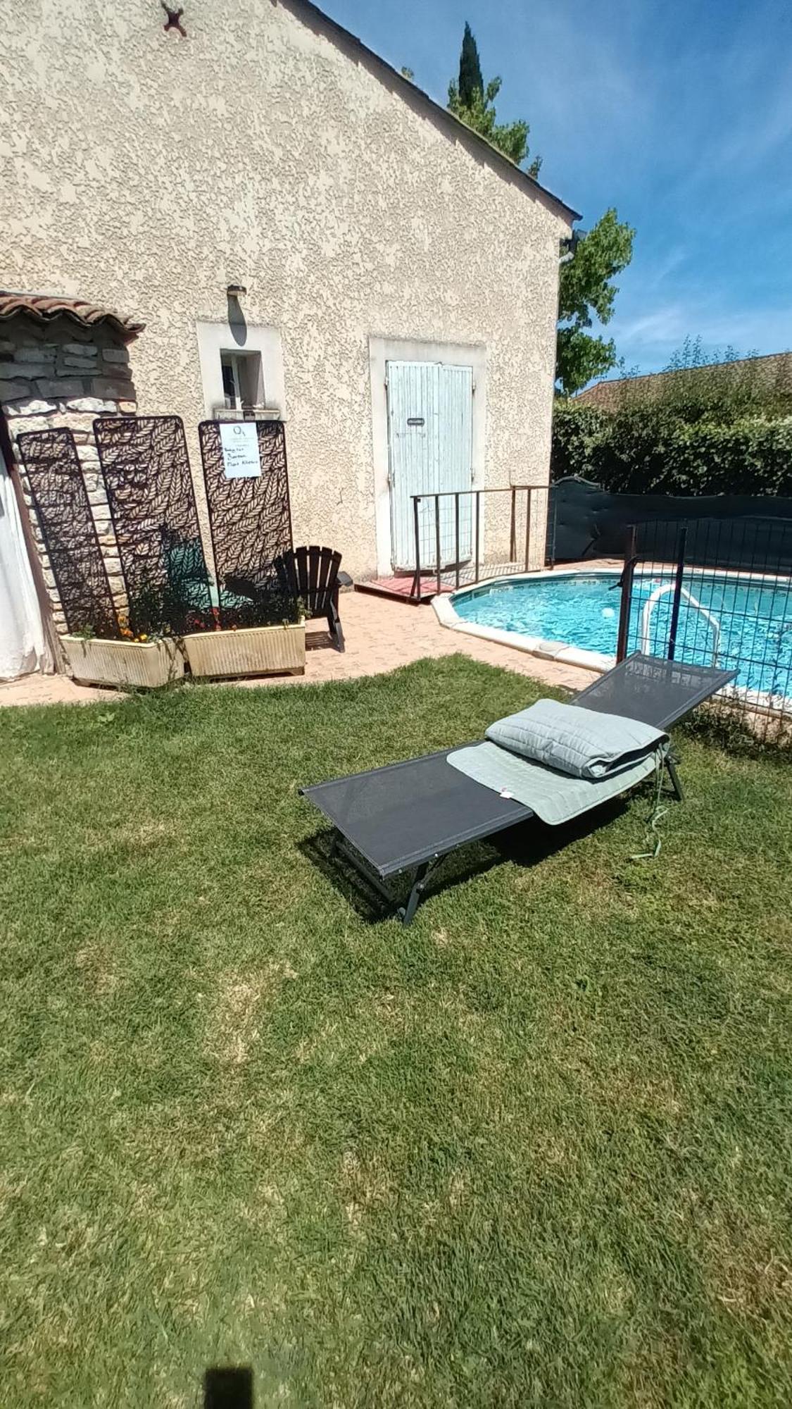 Chambres D'Hotes & Jacuzzi - A L'Ombre Des Amandiers Saint-Martin-dʼArdèche Bagian luar foto